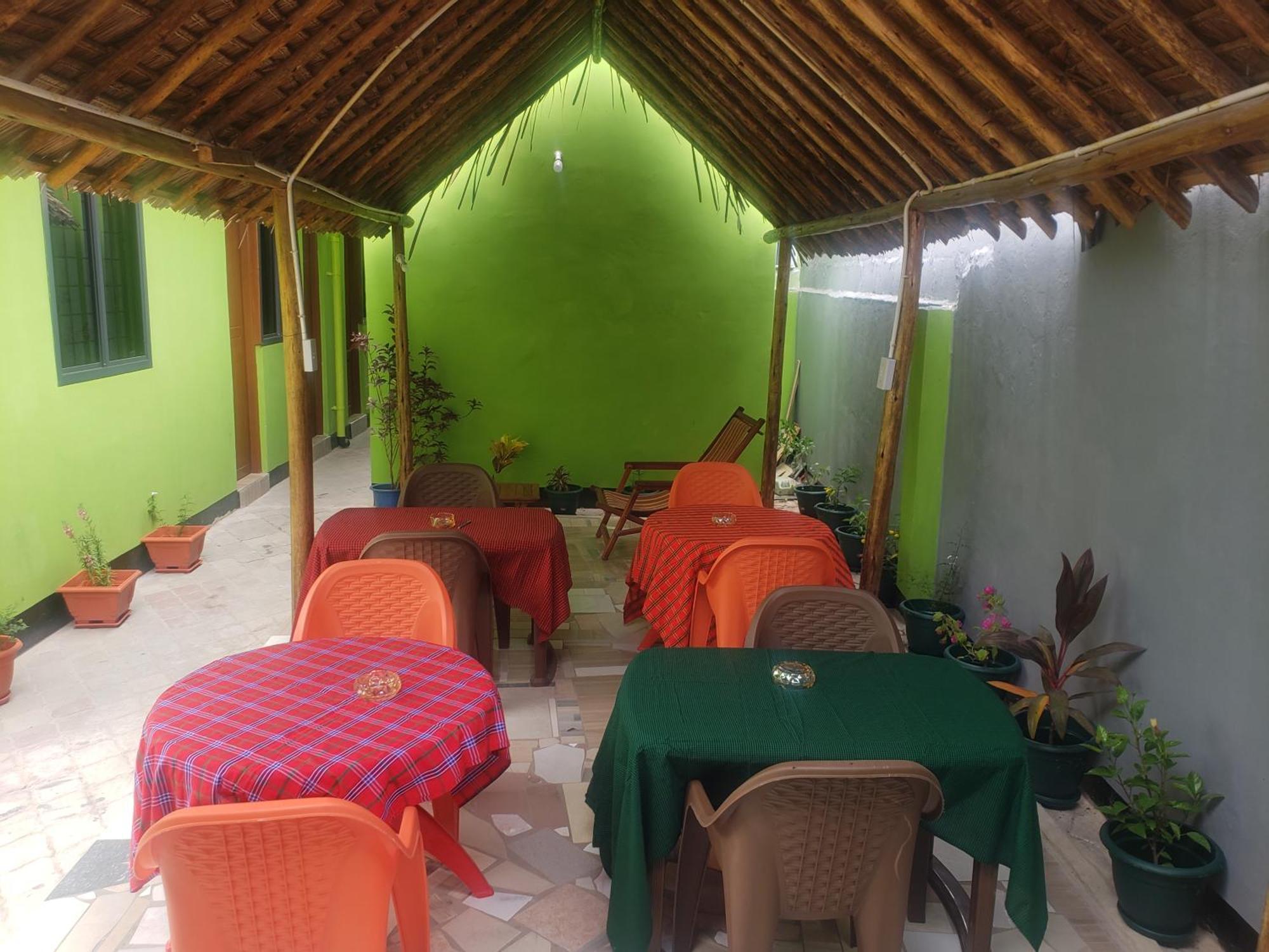 L&J Modern Backpackers Bnb Dar es Salaam Exterior foto